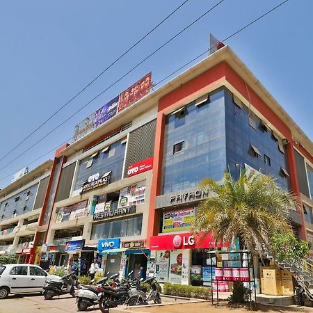 Oyo 37398 Hotel Jalsa Palace Naroda Екстериор снимка
