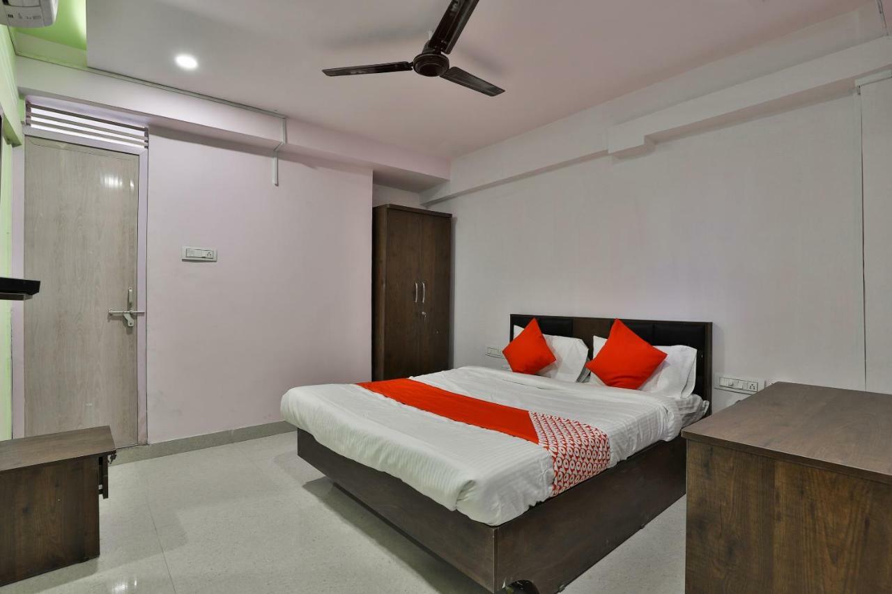 Oyo 37398 Hotel Jalsa Palace Naroda Екстериор снимка