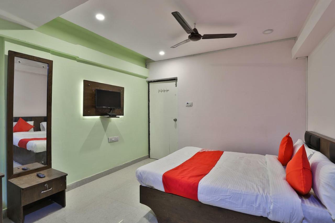 Oyo 37398 Hotel Jalsa Palace Naroda Екстериор снимка