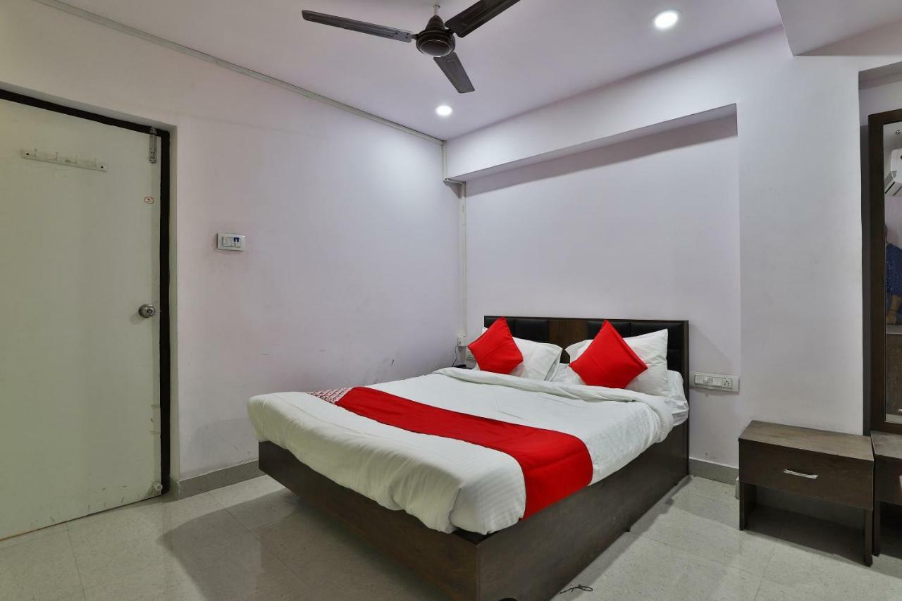 Oyo 37398 Hotel Jalsa Palace Naroda Екстериор снимка